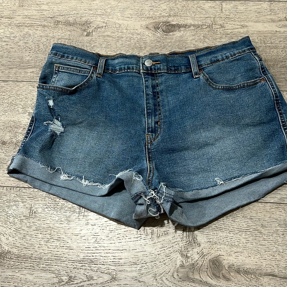 Signature Levi Shorts